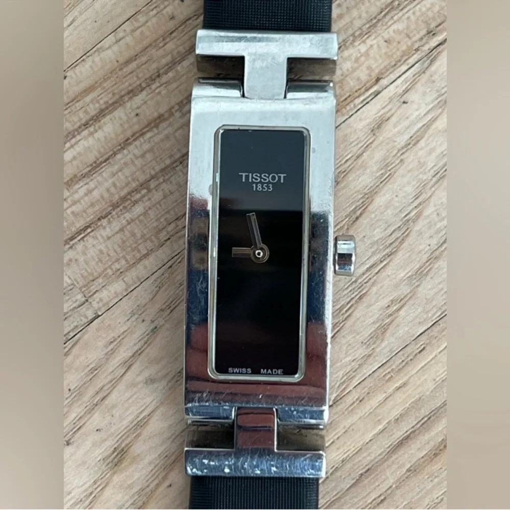 Tissot Ladies Watch Equi-T Stainless Case Black Dial Genuine Leather Strap Rare